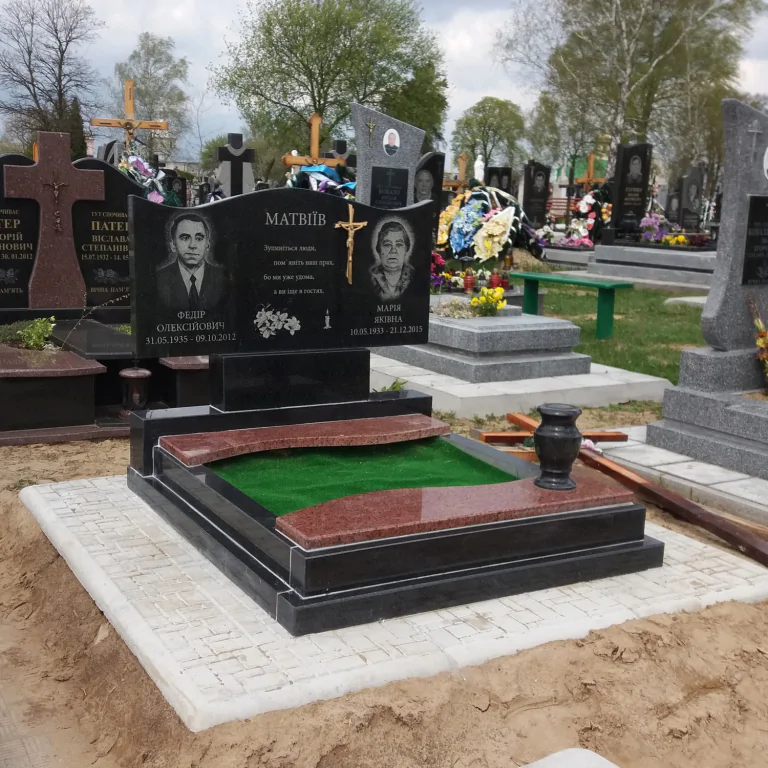 Коли ставити пам’ятник на могилу