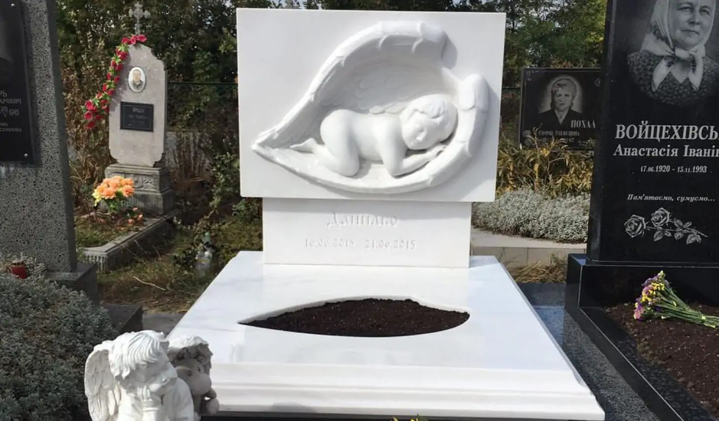 Пам’ятник з янголом