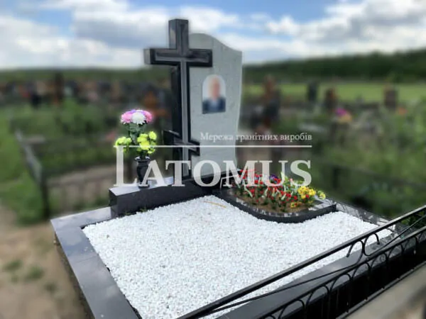 Гранітний комплекс на цвинтар