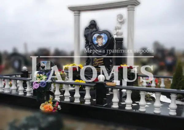 Розкішний комплекс на могилу