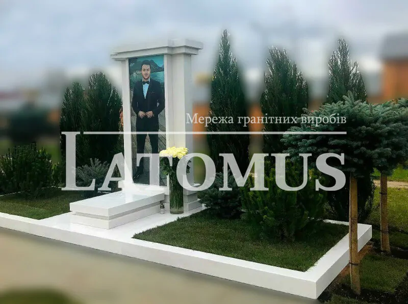 Ексклюзивний монумент з мармуру