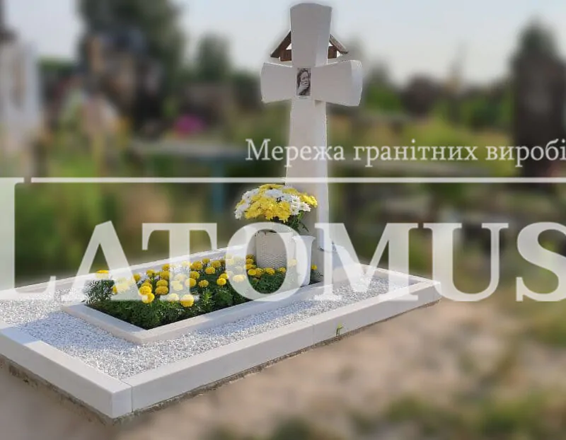 Памятник з мармуру на цвинтар