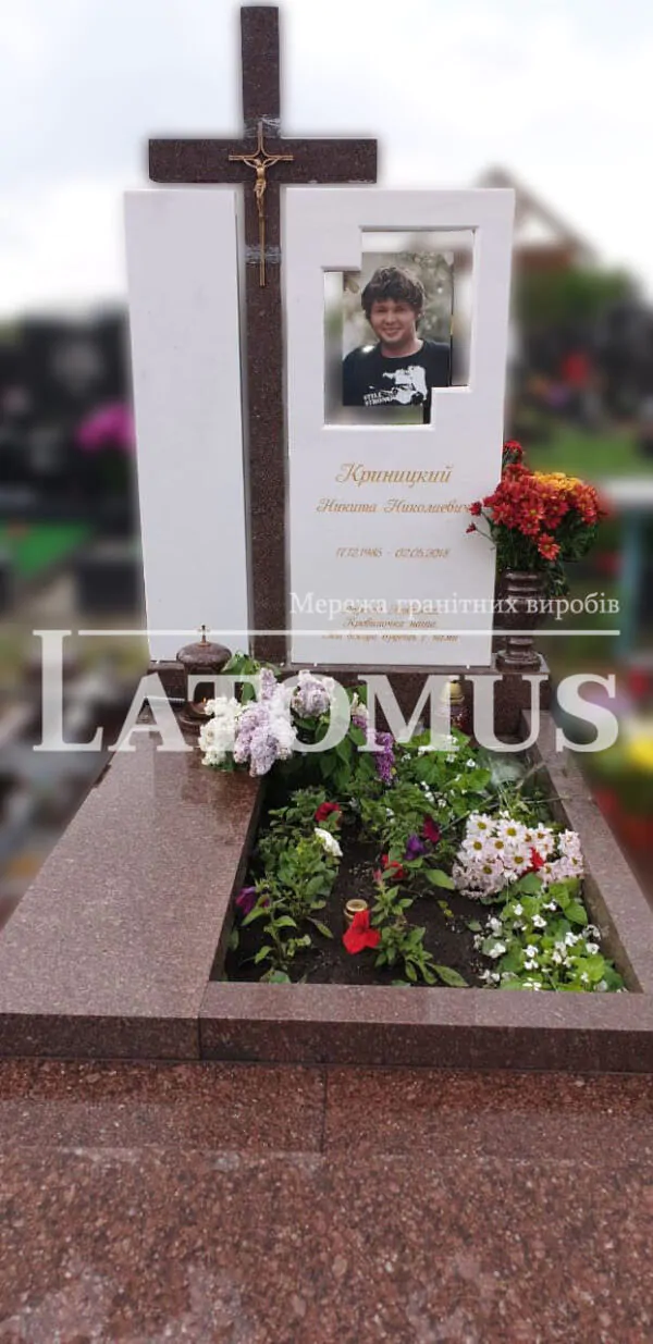 Мармуровий пам ятник на могилу ціни