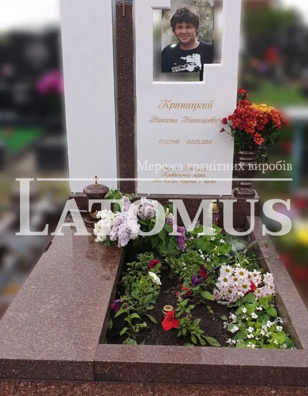 Мармуровий пам ятник на могилу ціни