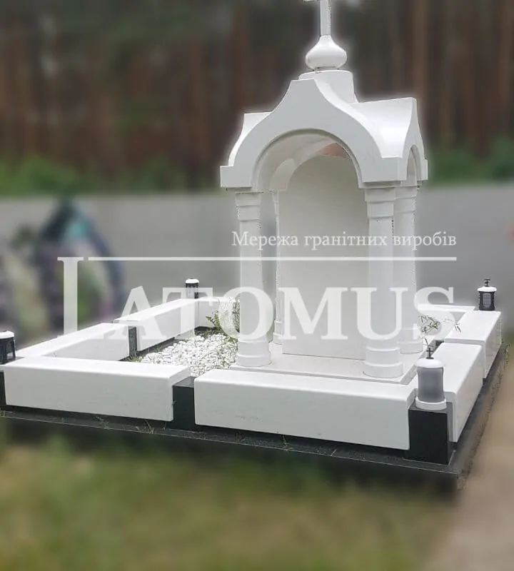Мармуровий монумент на могилу