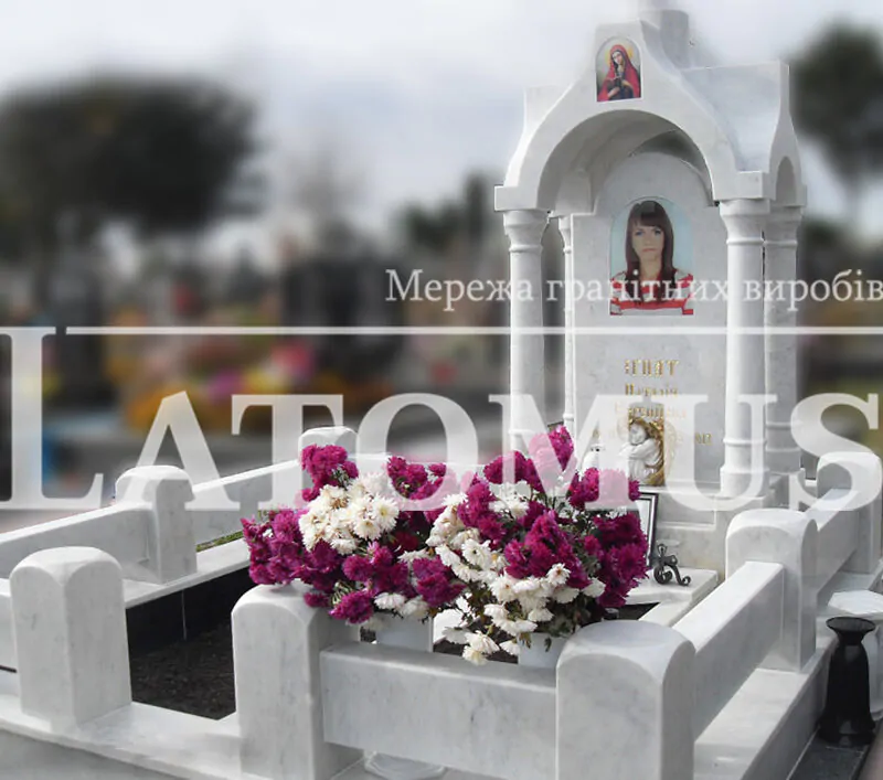 Мармуровий комплекс на могилу