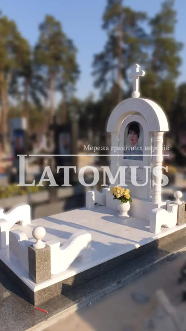 Памятник на могилу з мармуру ціни