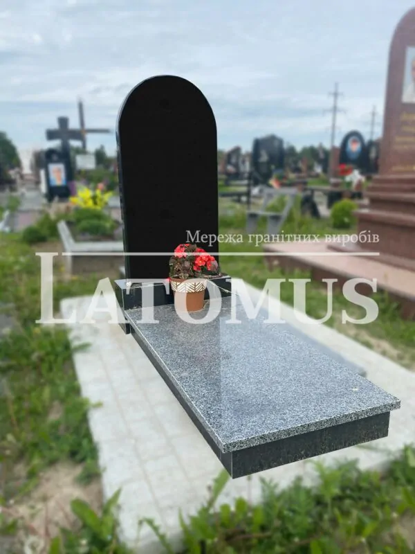 Одинарний гранітний пам`ятник на могилу купити
