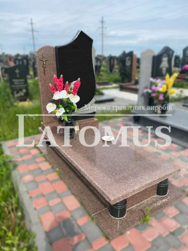 Ексклюзивний гранітний пам`ятник на могилу купити