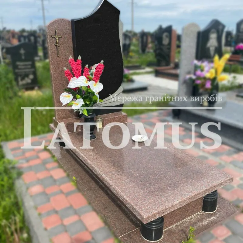 Ексклюзивний гранітний пам`ятник на могилу купити