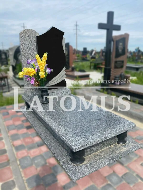 Вишуканий гранітний пам`ятник на могилу купити