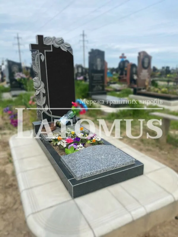 Одинарний гранітний пам`ятник на могилу купити