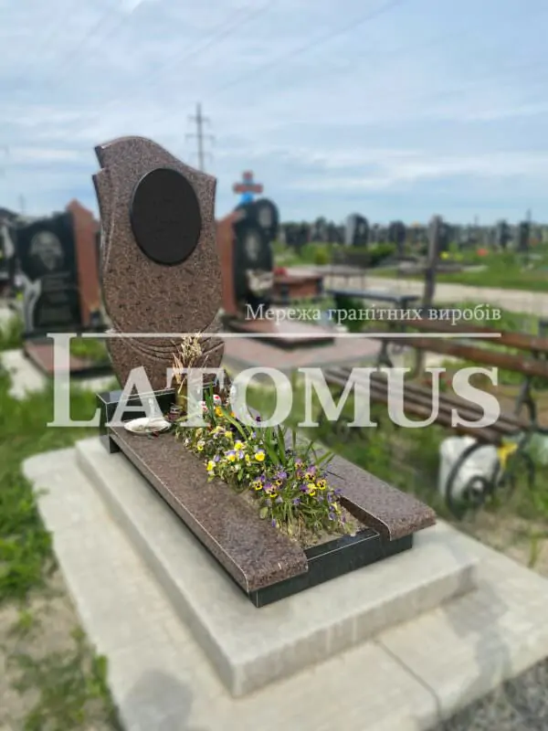 Одинарний гранітний пам`ятник на могилу купити