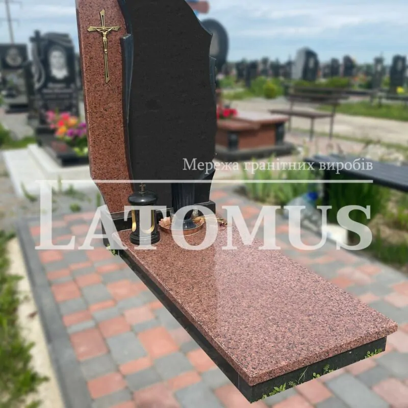 Ексклюзивний гранітний пам`ятник на могилу купити