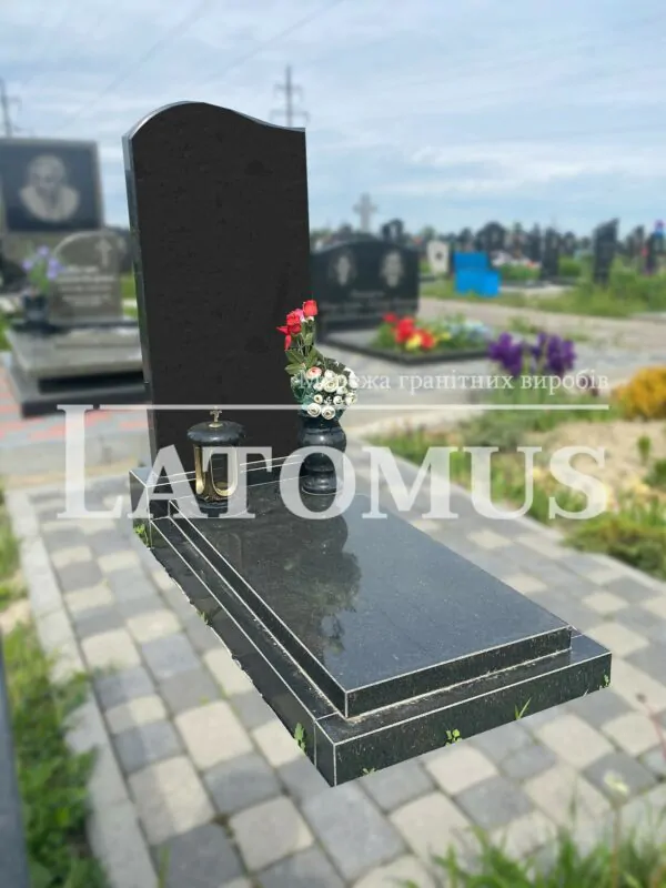 Одинарний гранітний пам`ятник на могилу купити