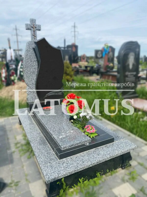 Елегантний гранітний пам`ятник на могилу купити