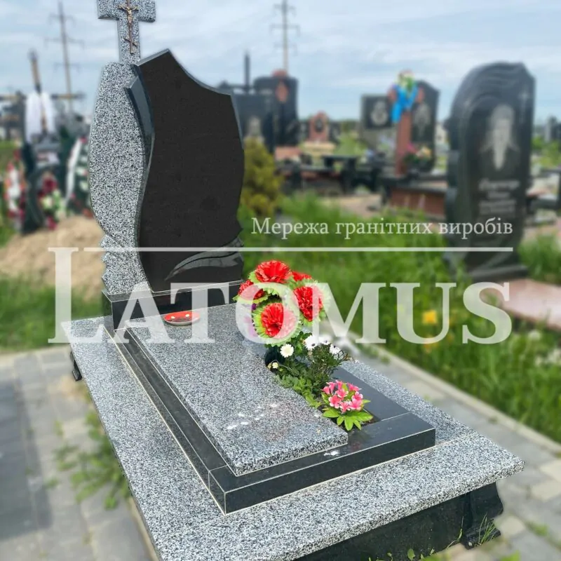Елегантний гранітний пам`ятник на могилу купити