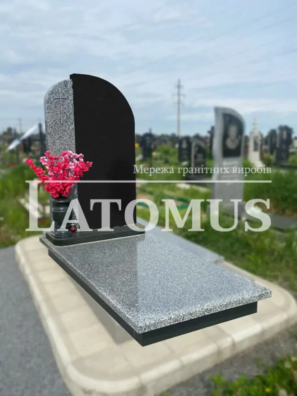 Одинарний гранітний пам`ятник на могилу купити