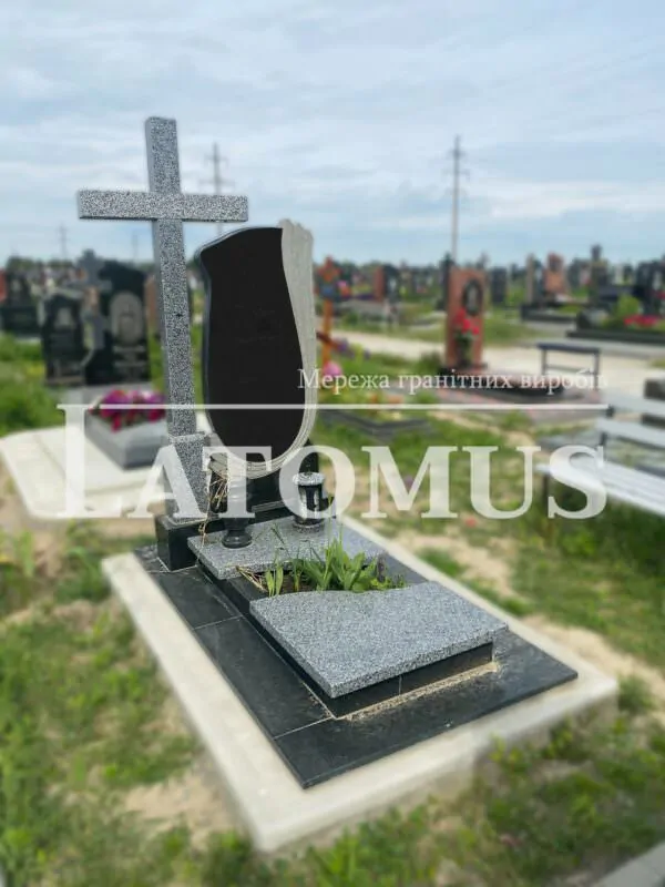 Одинарний гранітний пам`ятник на могилу купити