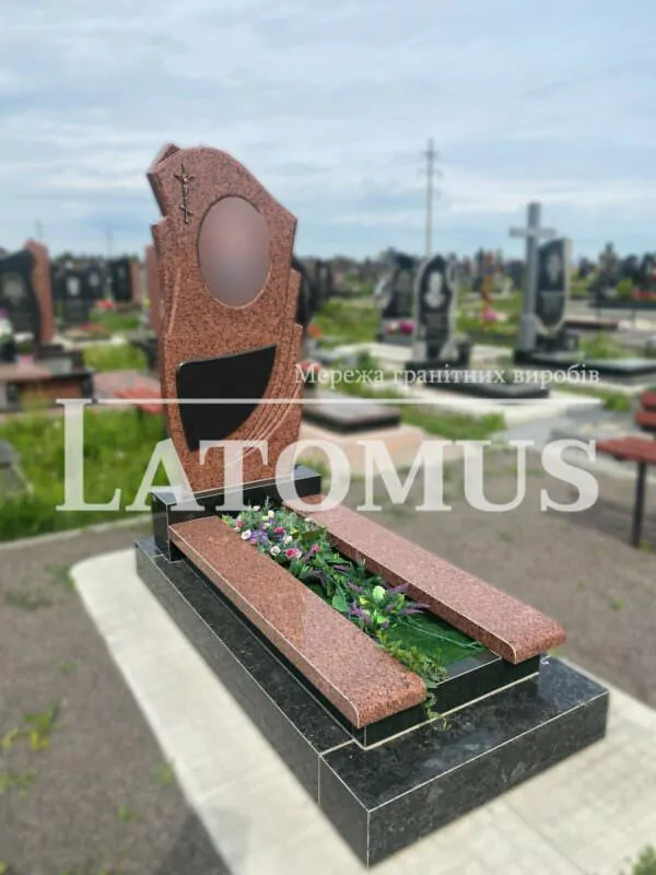 Ексклюзивний гранітний пам`ятник на могилу купити