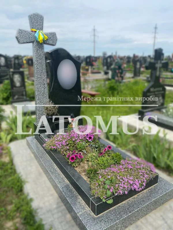 Одинарний гранітний пам`ятник на могилу купити
