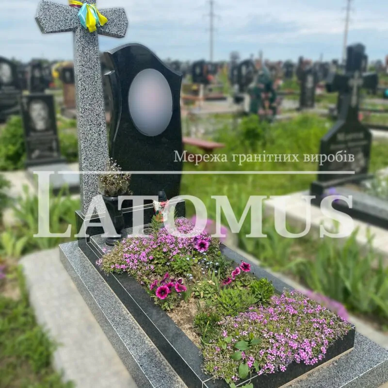 Одинарний гранітний пам`ятник на могилу купити
