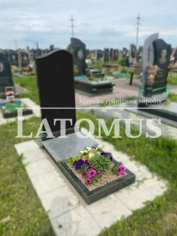 Класичний гранітний памятник на могилу ціни