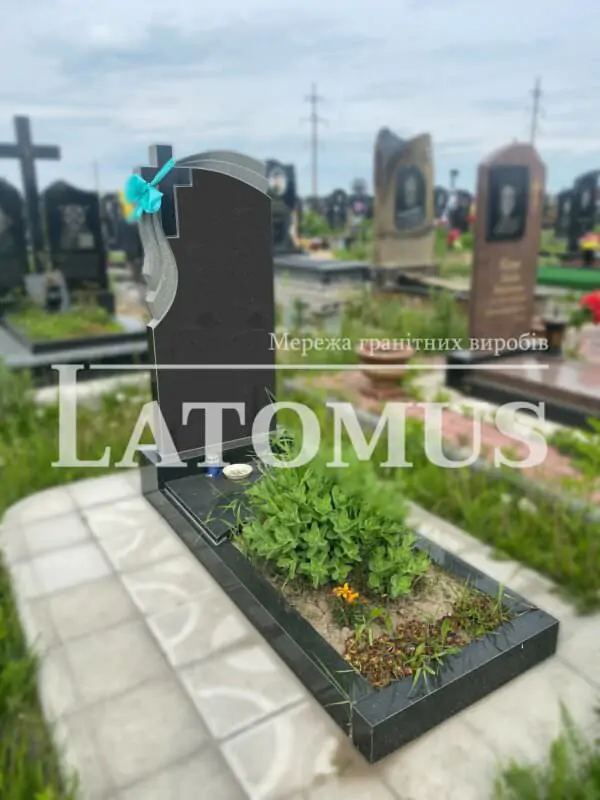 Гранітний памятник на могилу ціни