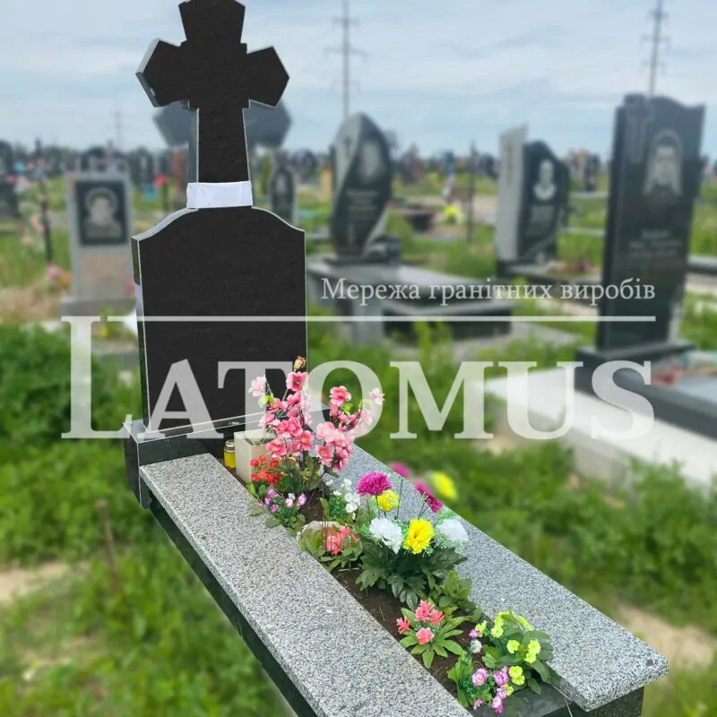Вишуканий гранітний памятник на могилу ціни