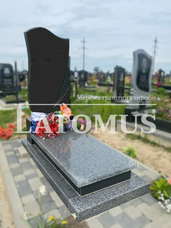 Гранітний памятник на могилу ціни
