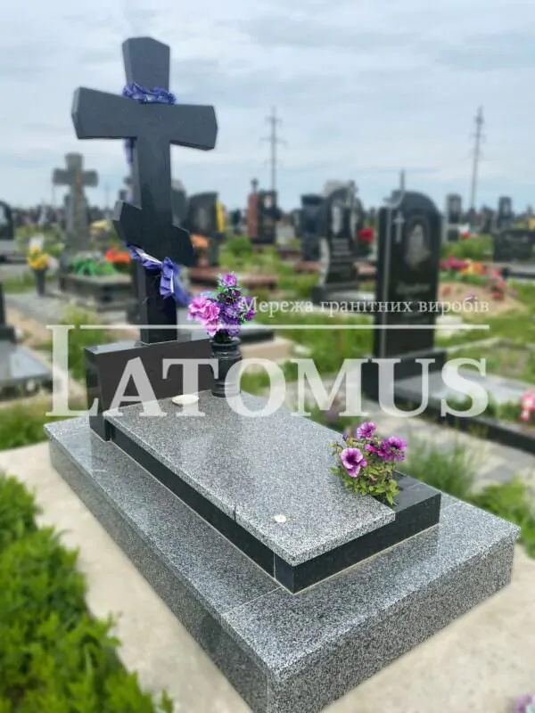 Елегантний гранітний памятник на могилу ціни
