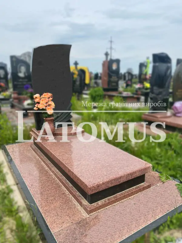 Вишуканий гранітний памятник на могилу ціни