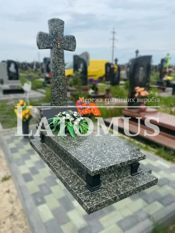 Вишуканий гранітний памятник на могилу ціни