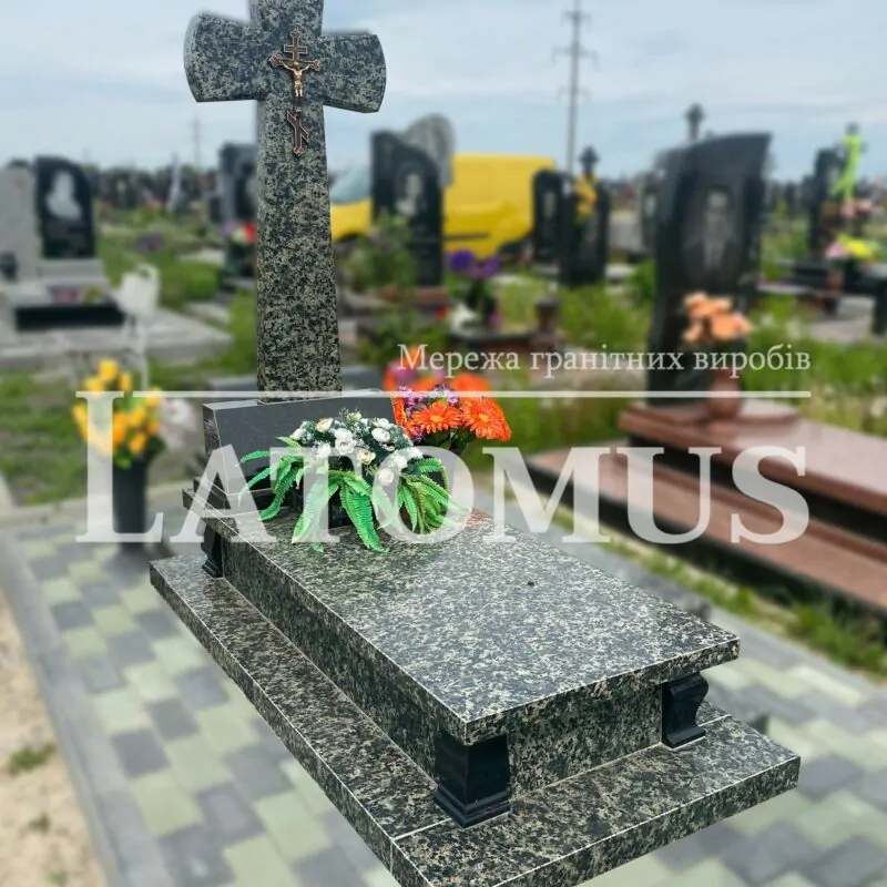 Вишуканий гранітний памятник на могилу ціни