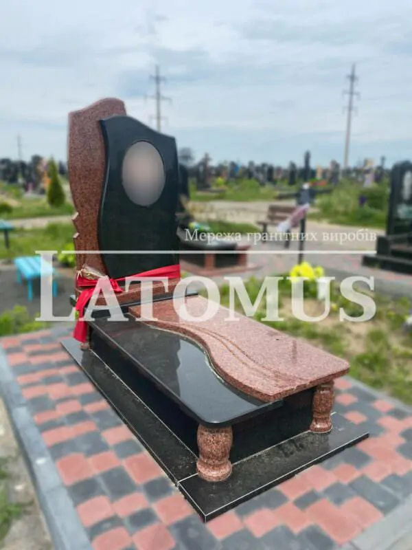 Вишуканий памятник з граніту