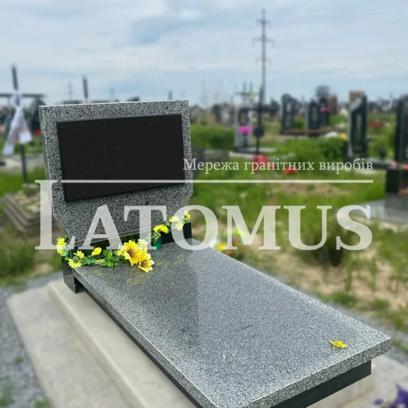 Гранітний памятник на могилу ціни
