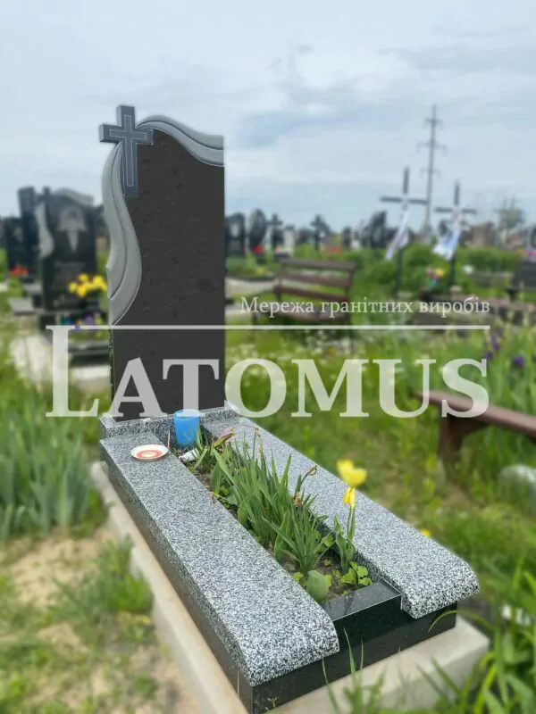 Гранітний памятник на могилу ціни
