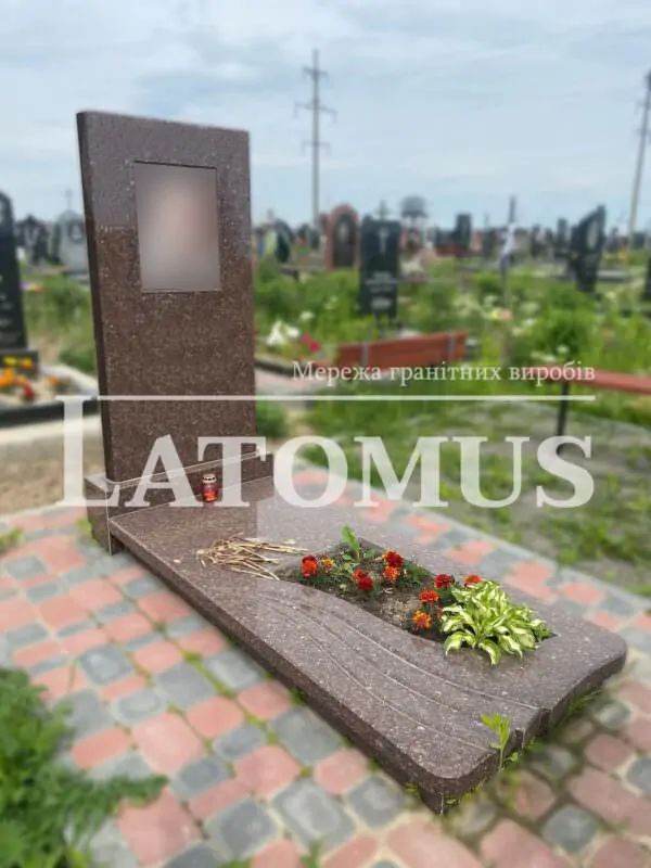 Гранітний памятник на могилу ціни