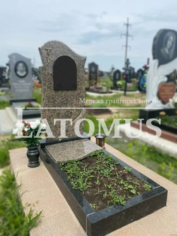 Гранітний памятник на могилу ціни