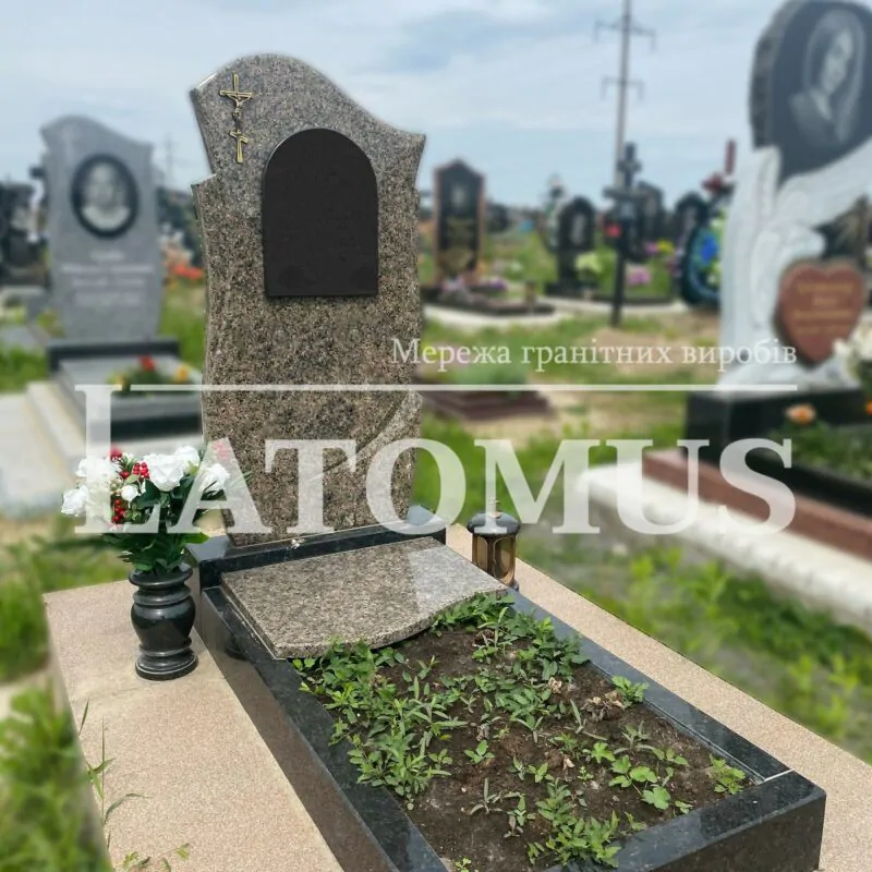 Гранітний памятник на могилу ціни
