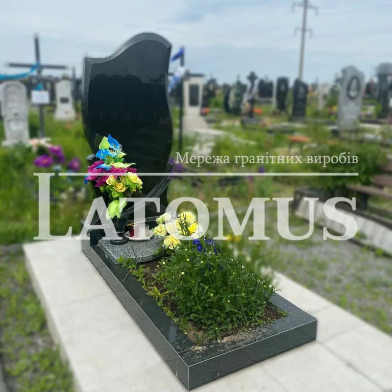 Гранітний памятник на могилу