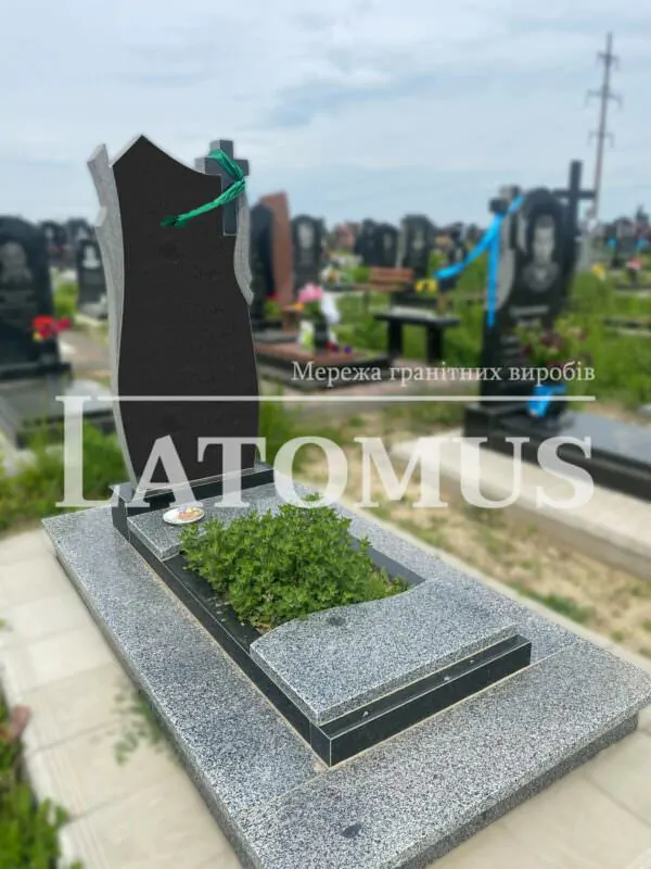 Гранітний памятник на могилу