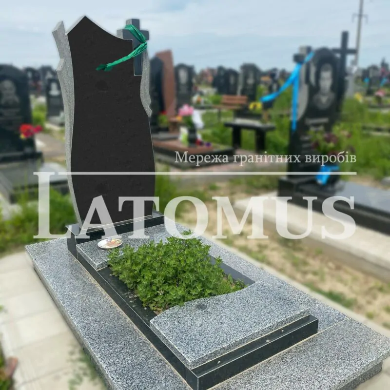 Гранітний памятник на могилу