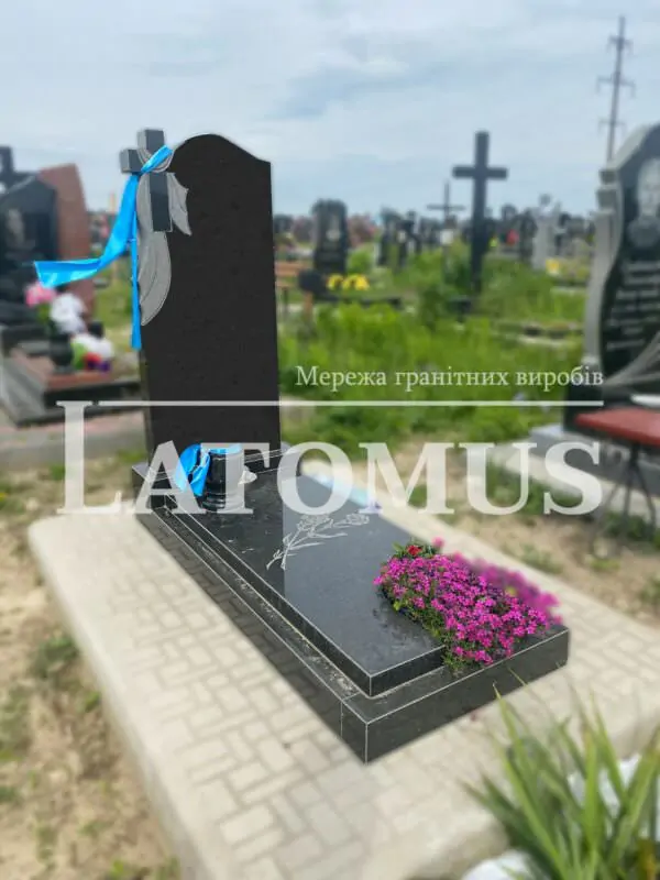 Гранітний памятник на могилу