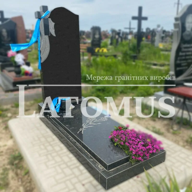 Гранітний памятник на могилу