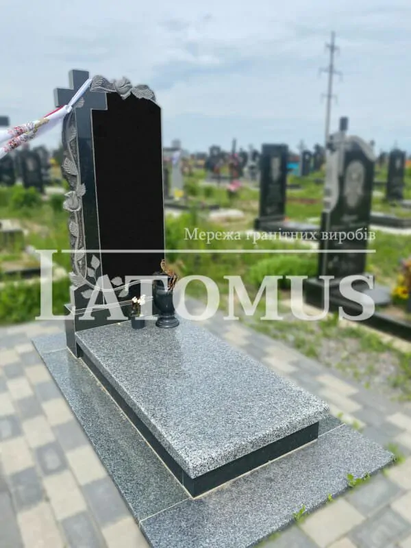 Гранітний памятник на могилу