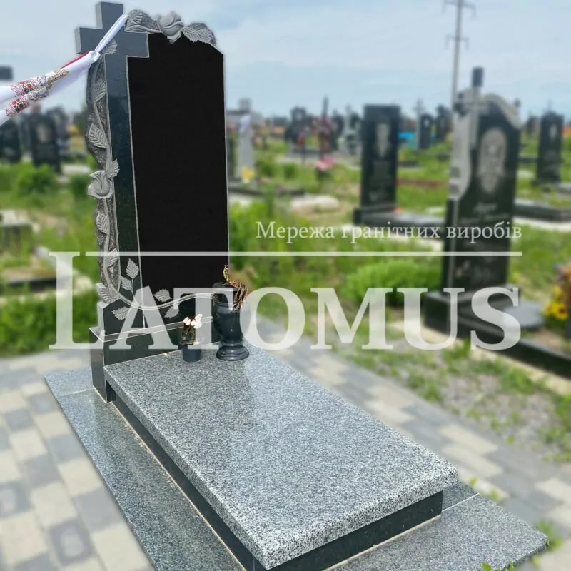 Гранітний памятник на могилу