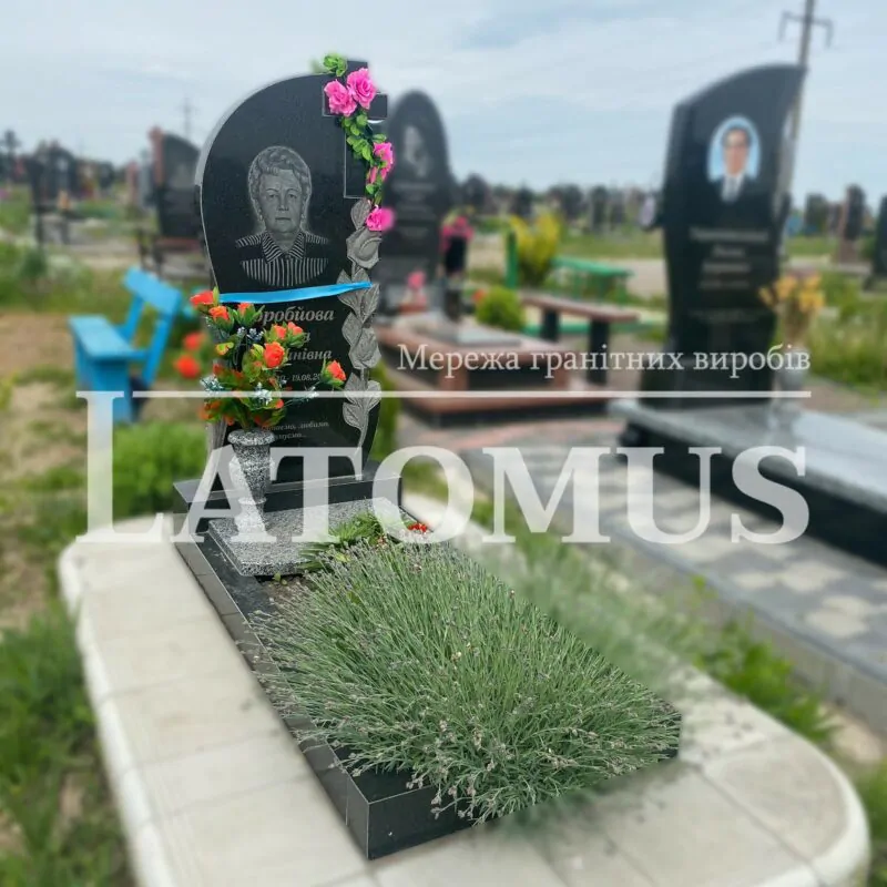 Ексклюзивний одинарний памятник з граніту купити