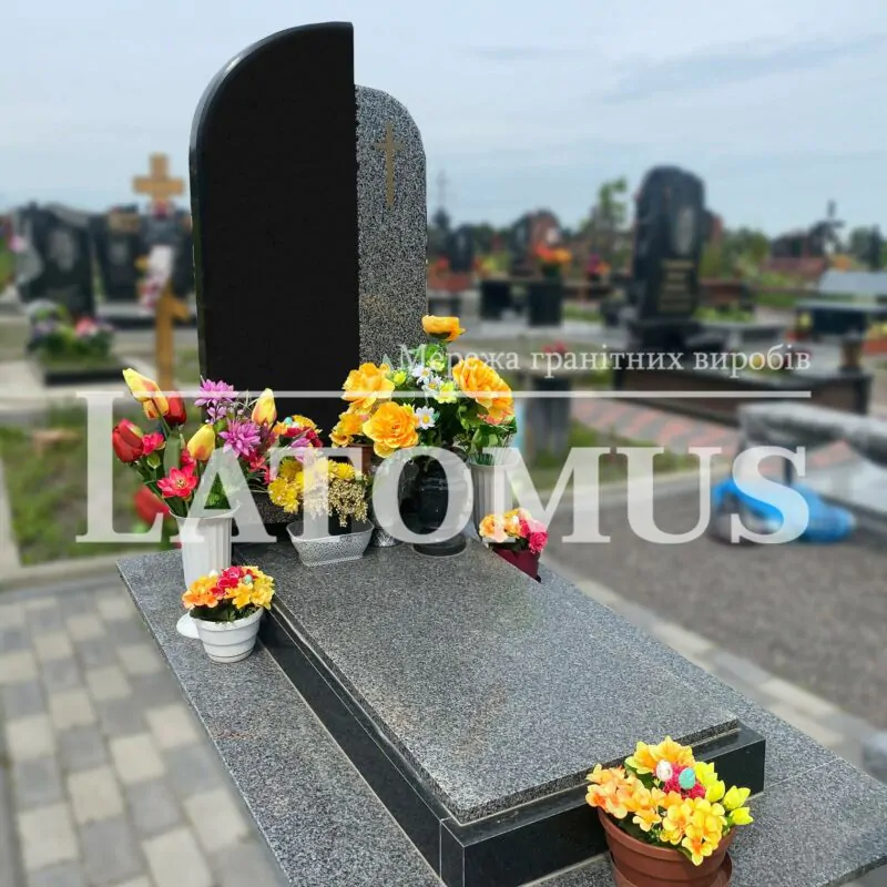 Ексклюзивний одинарний памятник з граніту купити