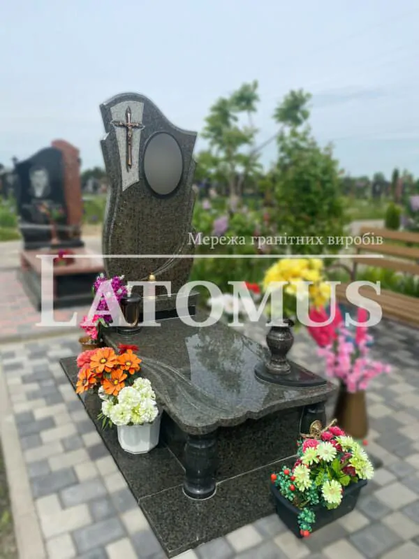 Вишуканий одинарний памятник з граніту купити